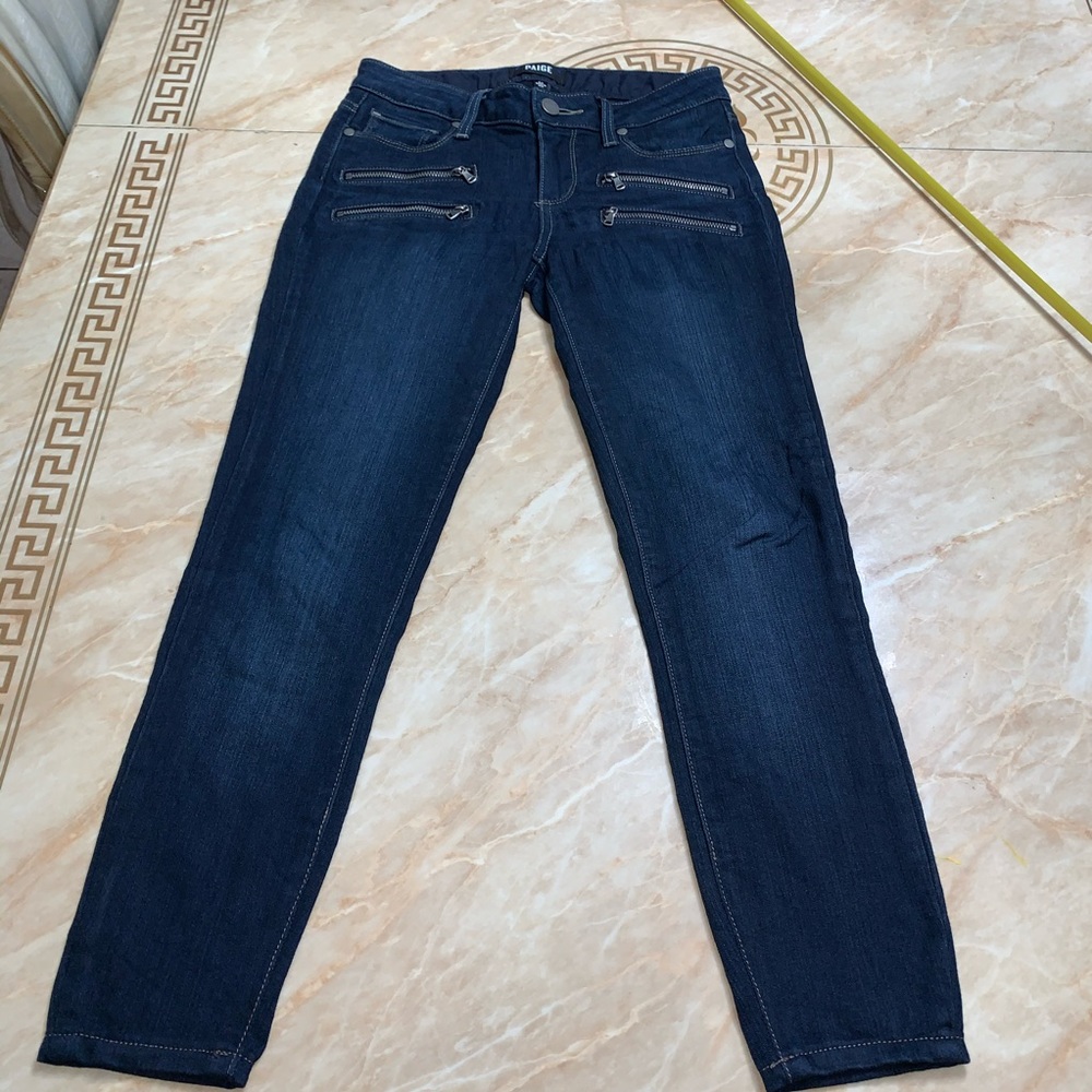 PAIGE EDGEMONT 24x24